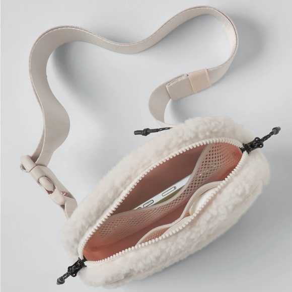 Fabletics teddy waist bag in bone - Picture 4 of 6